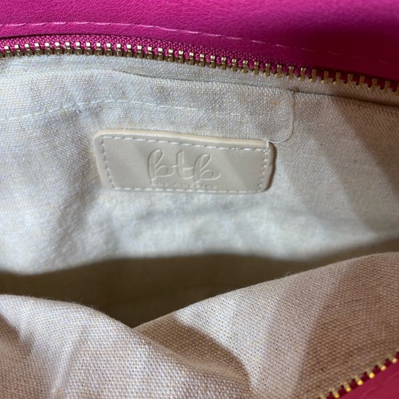 Joey Ruffle Raffia Clutch- BTB Los Angeles hot pink purse - Picture 3 of 7